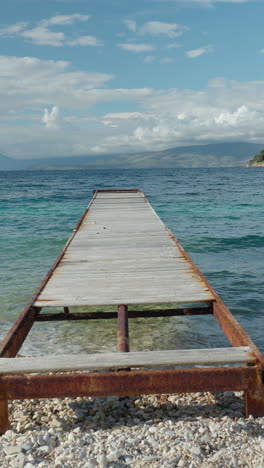 Hermosa-Playa-Y-Costa-En-Grecia-En-Vertical